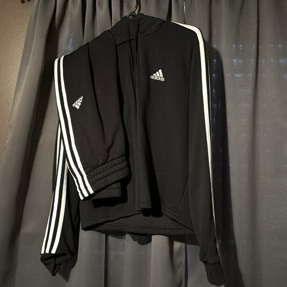 Addidas sweat suit size M top size S bottom only worn twice - Picture 1 of 3